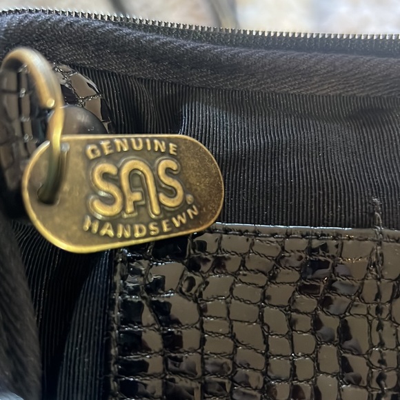 SAS Black Alligator Patent Leather Handbag Adjustable Crossbody Purse USA KeyFob - Picture 6 of 7